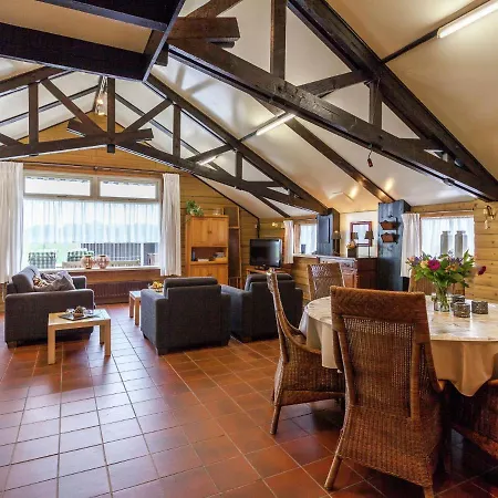 Cozy In With Swimming Pool Holiday home *