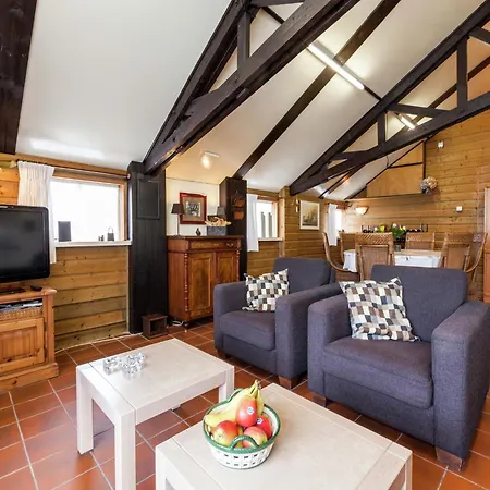 Cozy Holiday Home in Oisterwijk with Swimming Pool Vakantiehuis