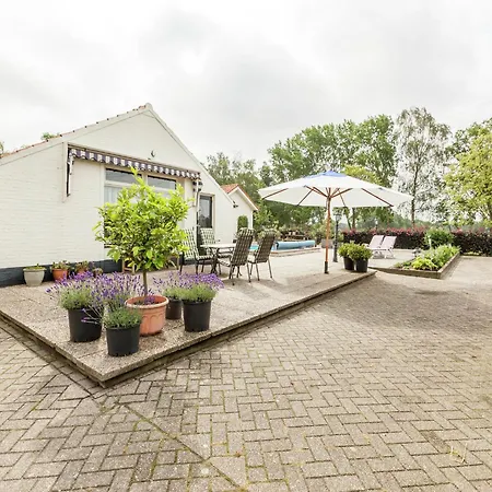 Cozy Holiday Home in Oisterwijk with Swimming Pool Vakantiehuis Oisterwijk
